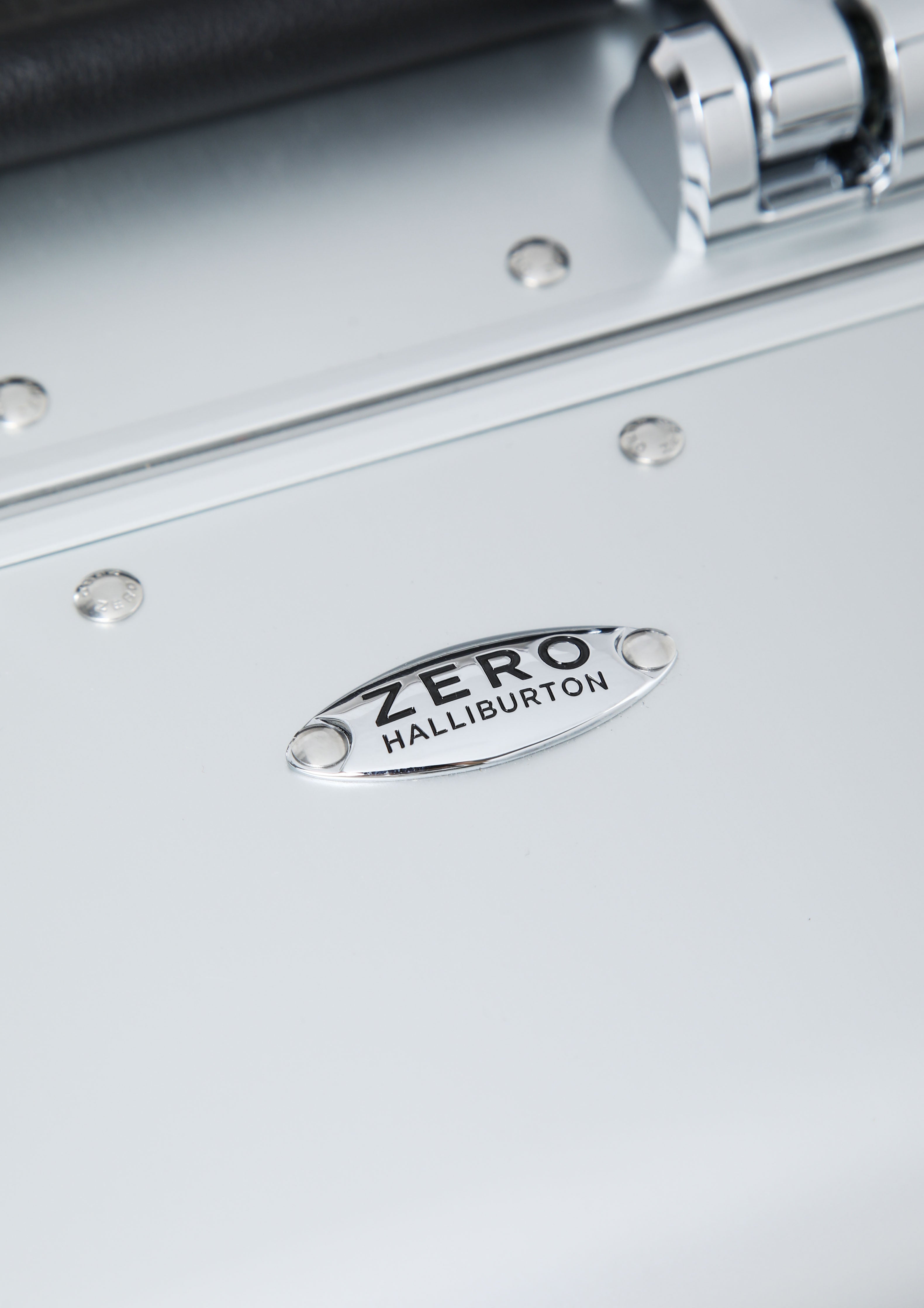 Neighborhood x Zero Halliburton Classic Aluminum Koffer 88L