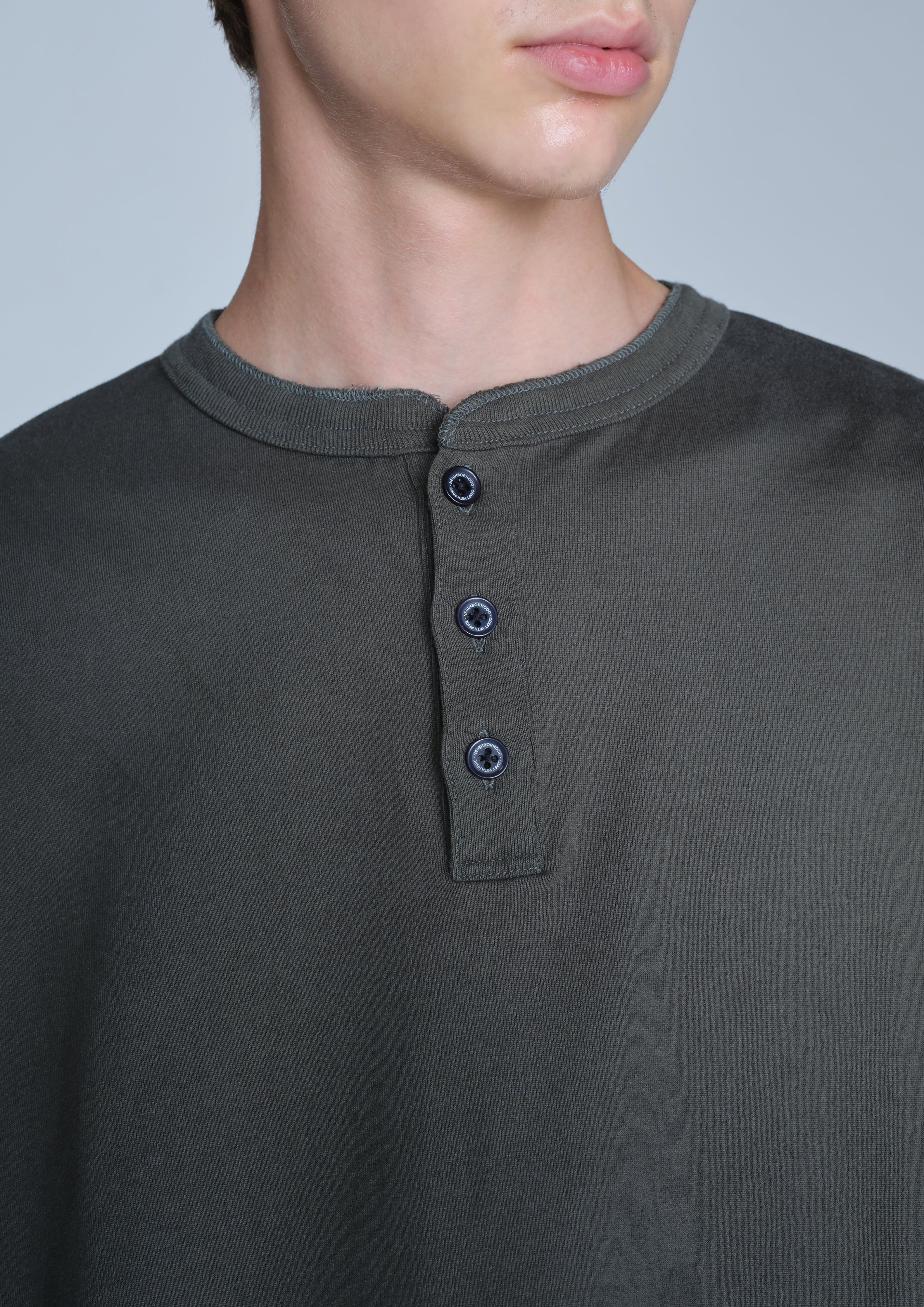 Neighborhood Classic Henley Neck SS Henley-Shirt Schwarz Baumwolle
