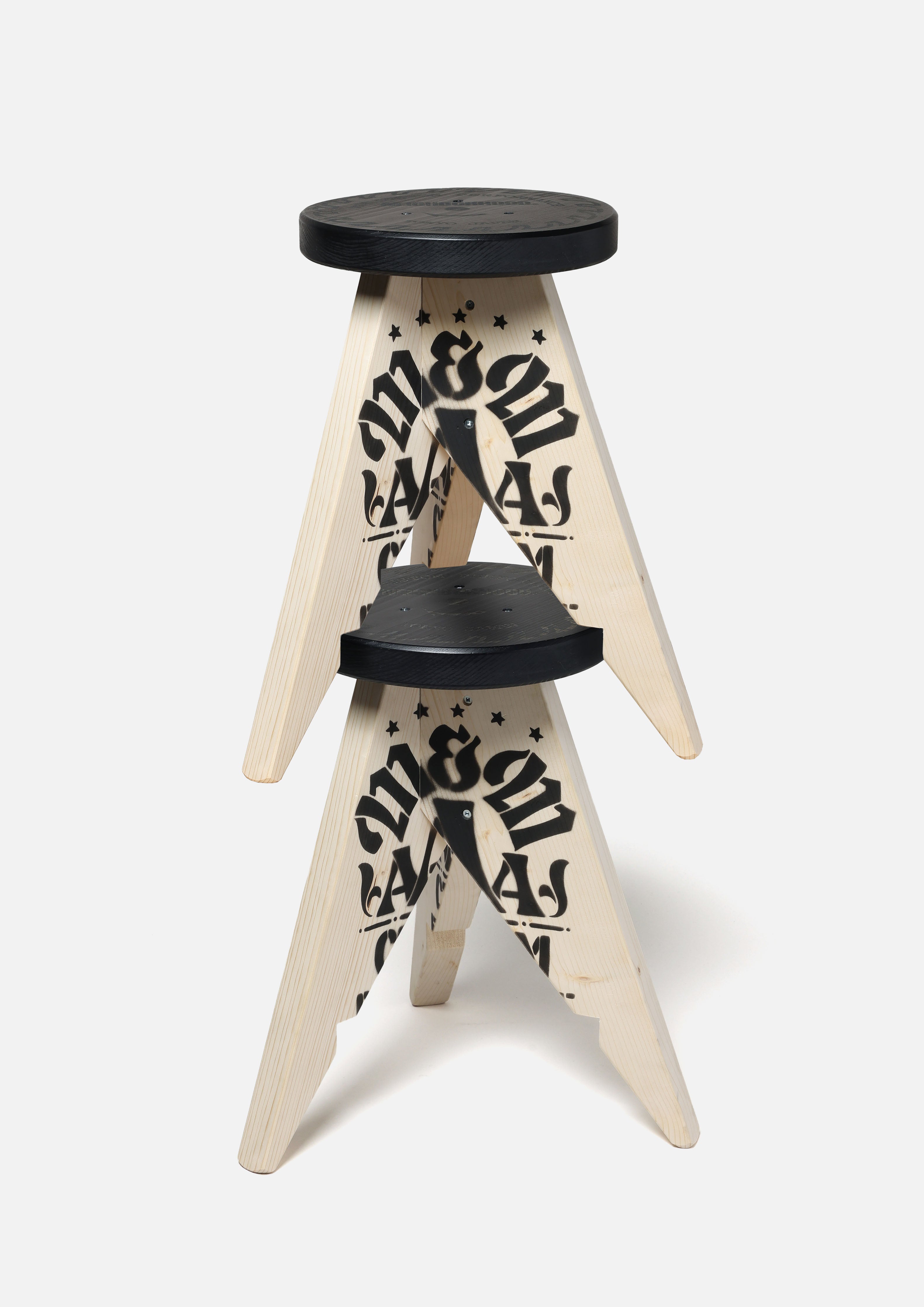 Neighborhood Stool-1 Hocker Holz Schwarz-Natural stapelbar