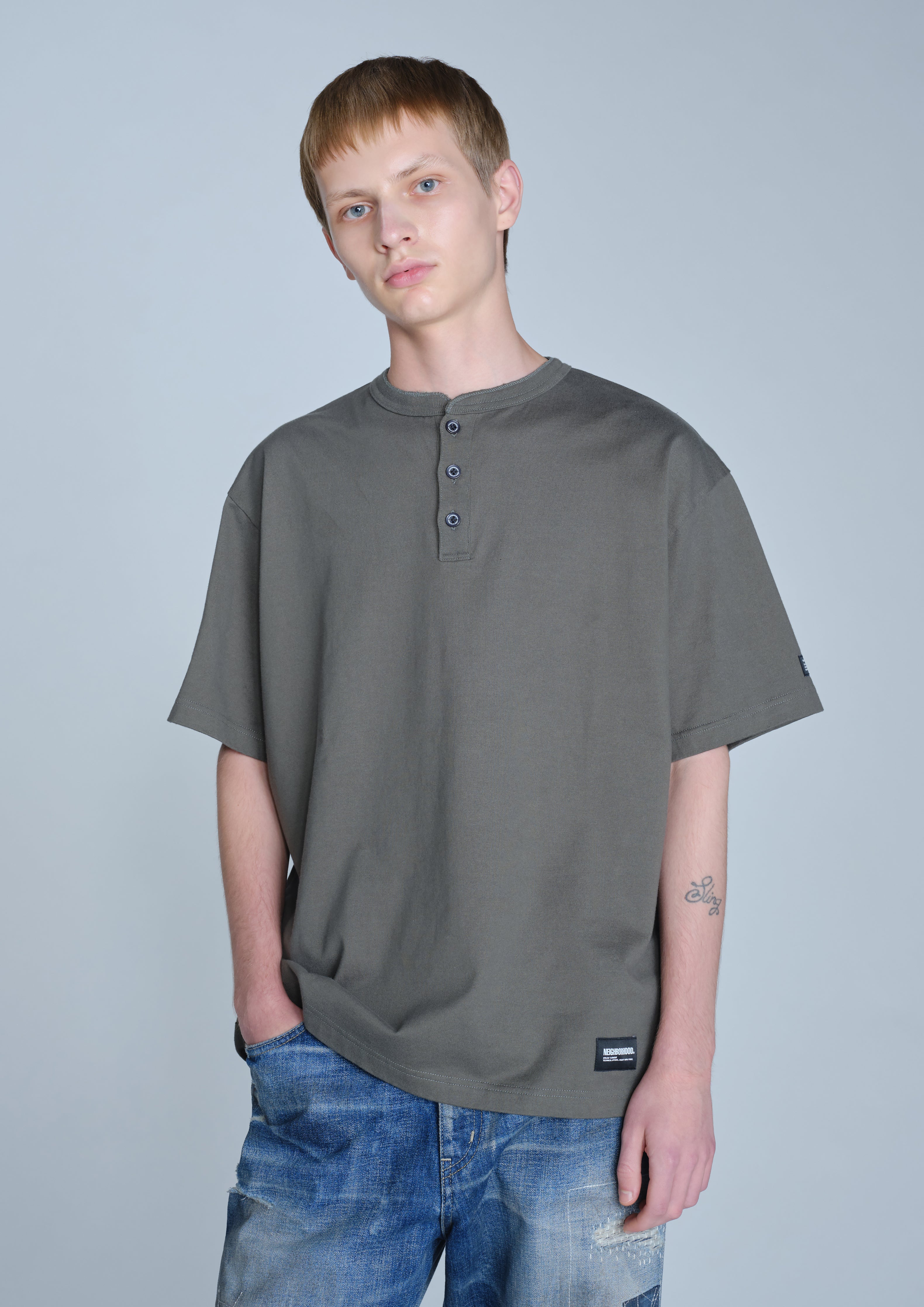 Neighborhood Classic Henley Neck SS Henley-Shirt Schwarz Baumwolle